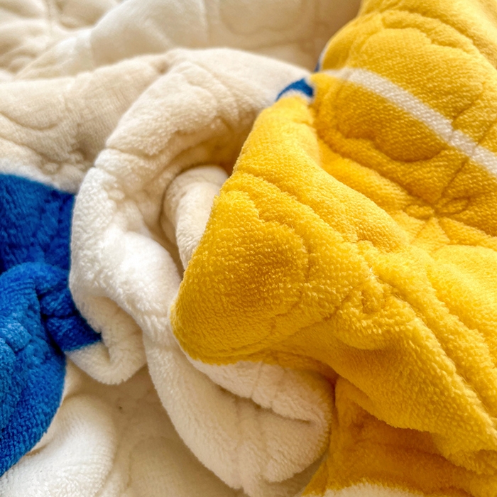 91家纺网 家纺一手货源 找家纺 羽爱家纺 2024新款牛奶绒榻榻米床盖 开心格