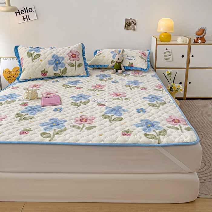 91家纺网 家纺一手货源 找家纺 羽爱家纺 2024新款牛奶绒直边款床盖床垫 花海 