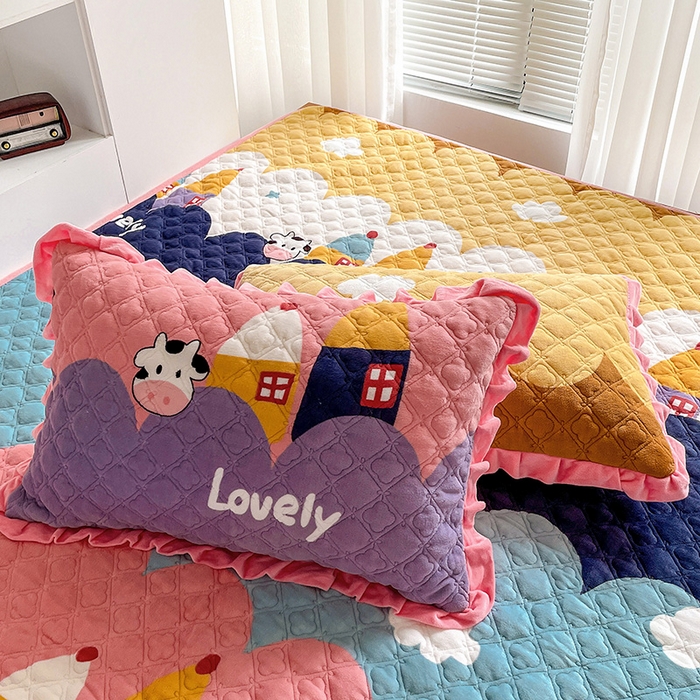 91家纺网 家纺一手货源 找家纺 羽爱家纺 2024新款牛奶绒榻榻米床盖 牛牛屋