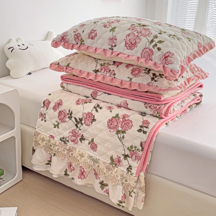 91家纺网 家纺一手货源 找家纺 羽爱家纺 2024新款牛奶绒榻榻米床盖 花梦 