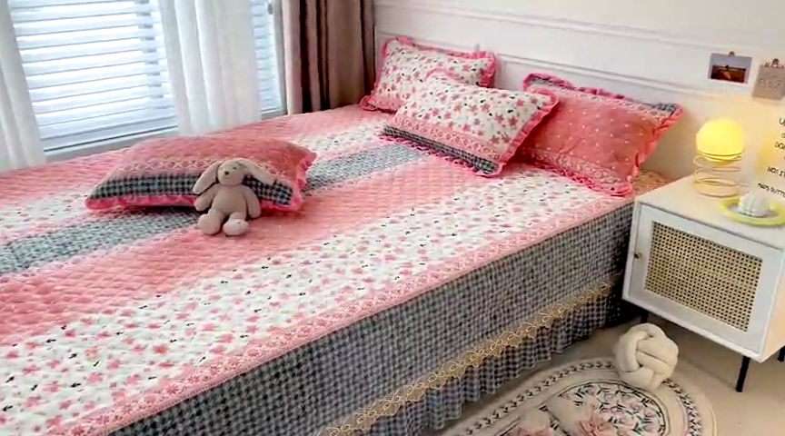 91家纺网 家纺一手货源 找家纺 羽爱家纺 2024新款牛奶绒榻榻米床盖 如梦花季