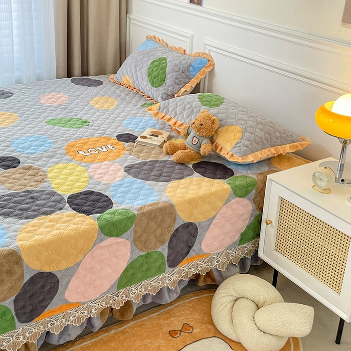 91家纺网 家纺一手货源 找家纺 羽爱家纺 2024新款牛奶绒榻榻米床盖 魔力圈圈