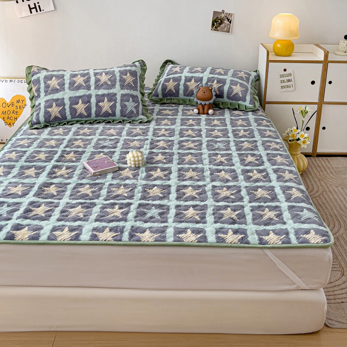 91家纺网 家纺一手货源 找家纺 羽爱家纺 2024新款牛奶绒直边款床盖床垫 五角星