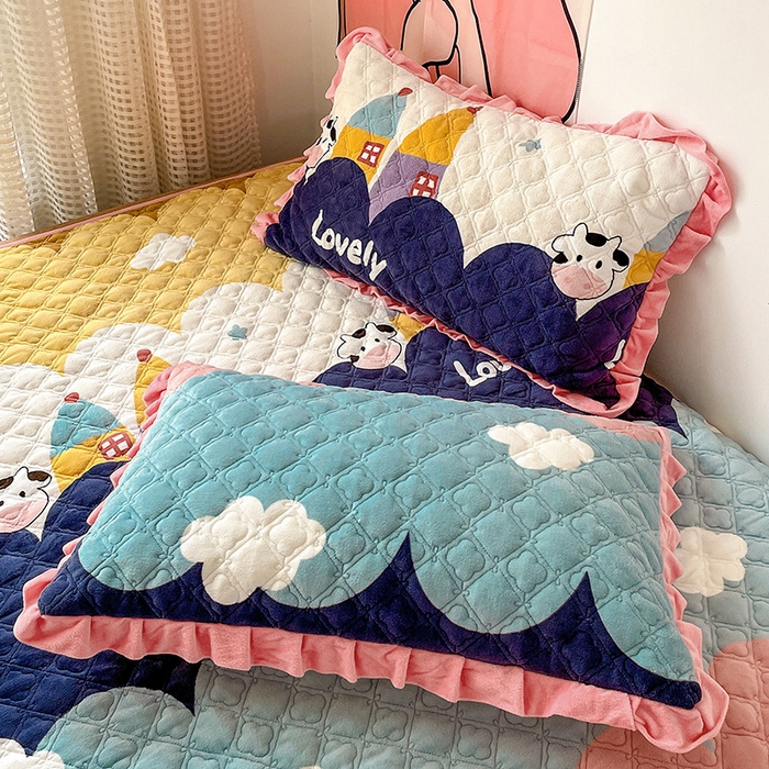 91家纺网 家纺一手货源 找家纺 羽爱家纺 2024新款牛奶绒榻榻米床盖 牛牛屋