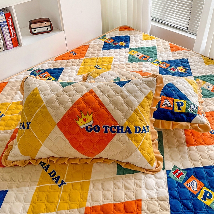 91家纺网 家纺一手货源 找家纺 羽爱家纺 2024新款牛奶绒榻榻米床盖 开心格