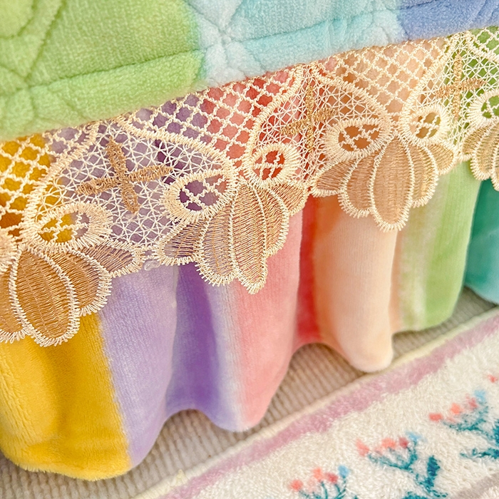 91家纺网 家纺一手货源 找家纺 羽爱家纺 2024新款牛奶绒榻榻米床盖 条纹彩虹