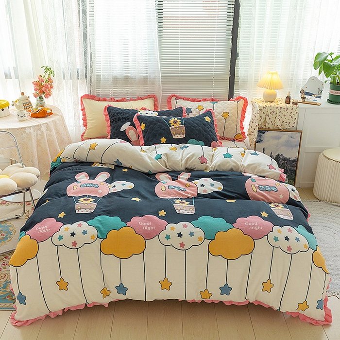 91家纺网 家纺一手货源 找家纺 羽爱家纺 2024新款牛奶绒直边款床盖床垫 萌萌哒