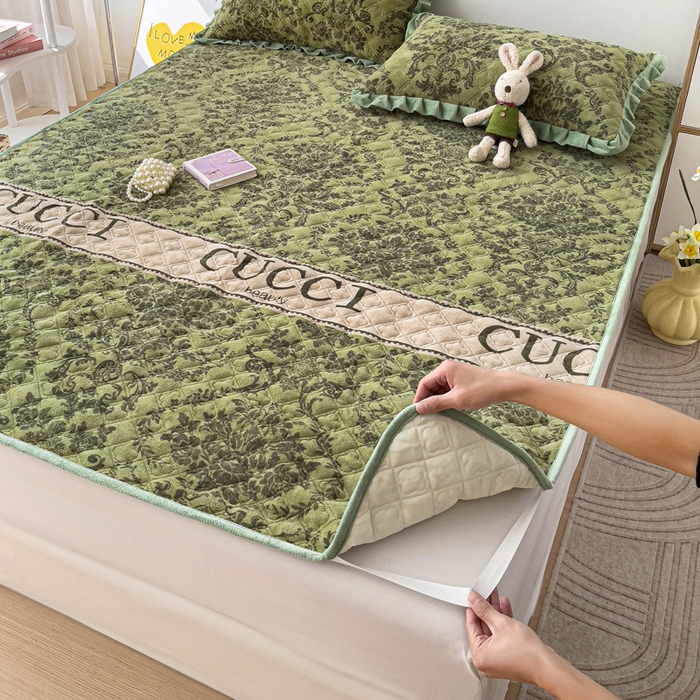 91家纺网 家纺一手货源 找家纺 羽爱家纺 2024新款牛奶绒直边款床盖床垫 晨光 