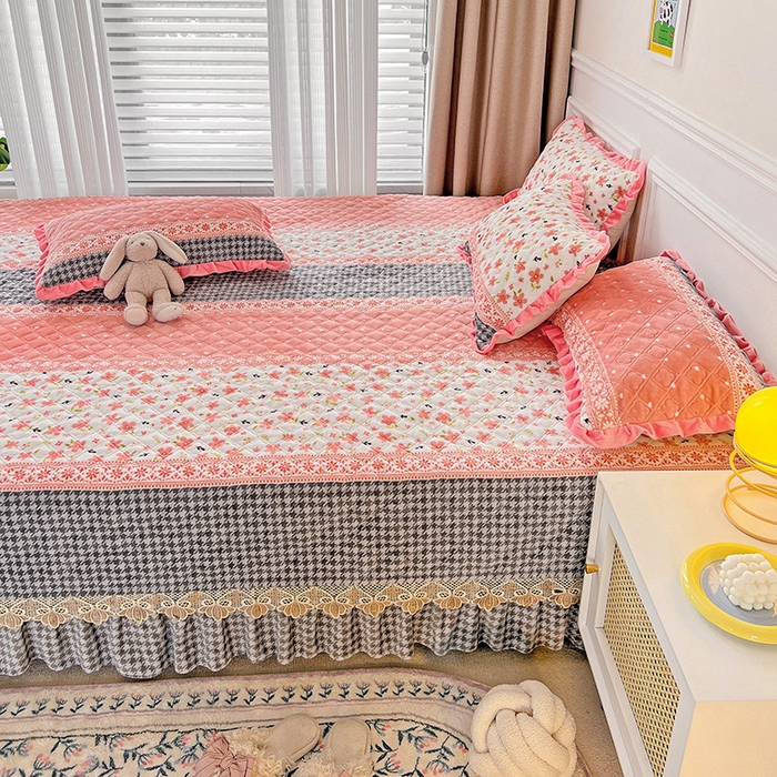 91家纺网 家纺一手货源 找家纺 羽爱家纺 2024新款牛奶绒榻榻米床盖 如梦花季