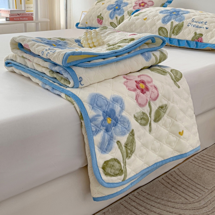 91家纺网 家纺一手货源 找家纺 羽爱家纺 2024新款牛奶绒直边款床盖床垫 花海 