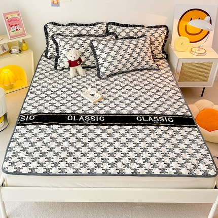 91家纺网 家纺一手货源 找家纺 羽爱家纺 2024新款牛奶绒直边款床盖床垫 摩登