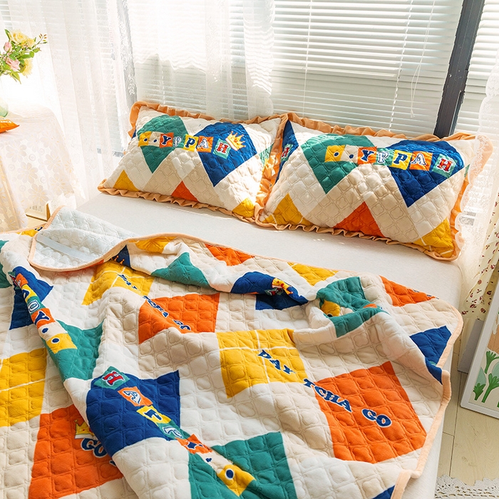 91家纺网 家纺一手货源 找家纺 羽爱家纺 2024新款牛奶绒直边款床盖床垫 开心格