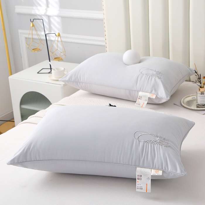 91家纺网 家纺一手货源 找家纺 糖果枕芯 2023新款羊绒蛋白枕芯枕头 羊绒蛋白灰色700克48x74cm