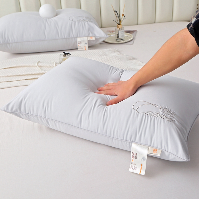 91家纺网 家纺一手货源 找家纺 糖果枕芯 2023新款羊绒蛋白枕芯枕头 羊绒蛋白灰色700克48x74cm