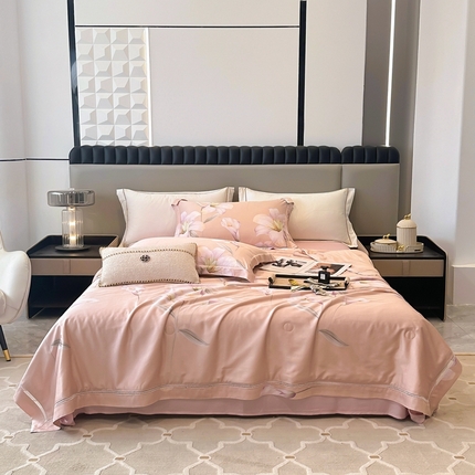 91家纺网 家纺一手货源 找家纺 娇逸家居 2025新款天丝莫代尔镂空花边印花夏被夏凉被（第一批） 梦境