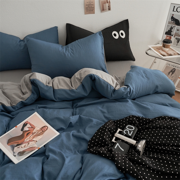 91家纺网 家纺一手货源 找家纺 卡迪熊家纺 2024新款ins风超柔褶皱亲肤磨毛水洗m四件套双拼系列 宝蓝浅灰