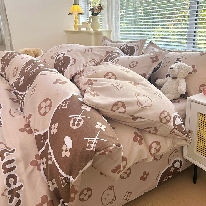 91家纺网 家纺一手货源 找家纺 2025新款直播爆款高克重植物羊绒四件套 幸运熊-咖