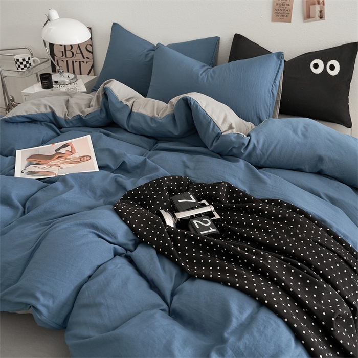 91家纺网 家纺一手货源 找家纺 卡迪熊家纺 2024新款ins风超柔褶皱亲肤磨毛水洗m四件套双拼系列 宝蓝浅灰