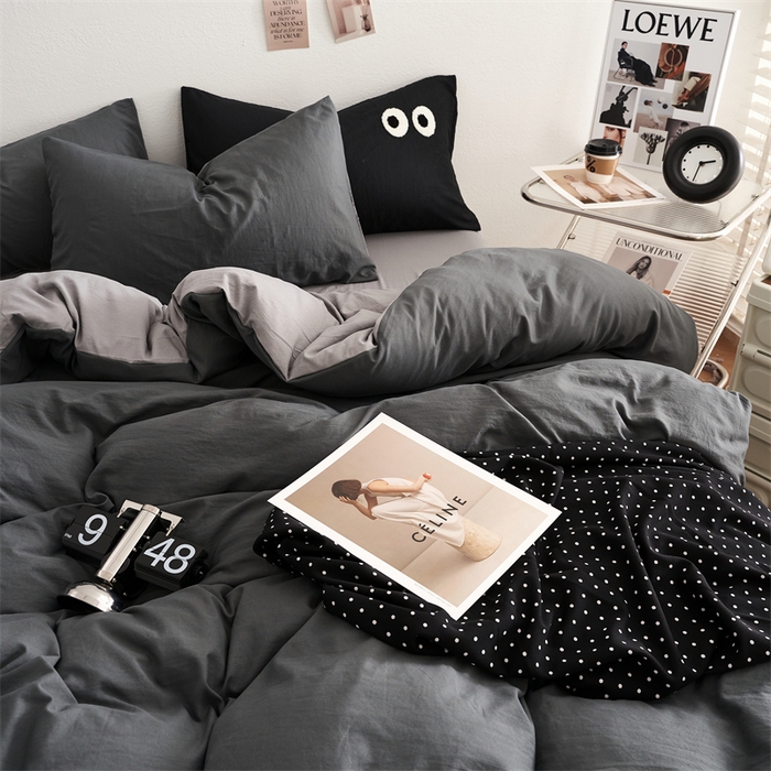 91家纺网 家纺一手货源 找家纺 卡迪熊家纺 2024新款ins风超柔褶皱亲肤磨毛水洗m四件套双拼系列 深浅灰