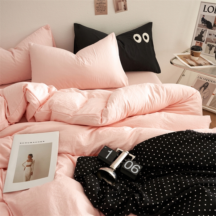 91家纺网 家纺一手货源 找家纺 卡迪熊家纺 2024新款ins风超柔褶皱亲肤磨毛水洗m四件套纯色系列 优雅粉