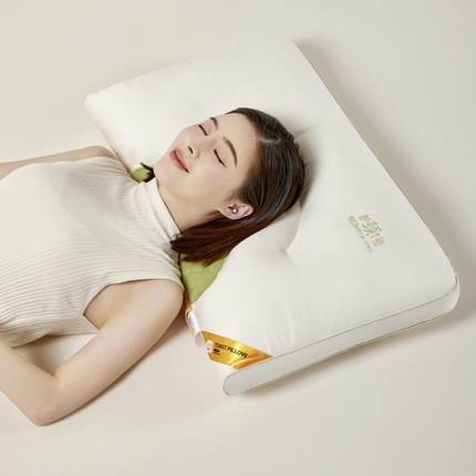 （总）麦肯锡 2024新款吐司系列-肩部护理枕抹茶绿 模特图