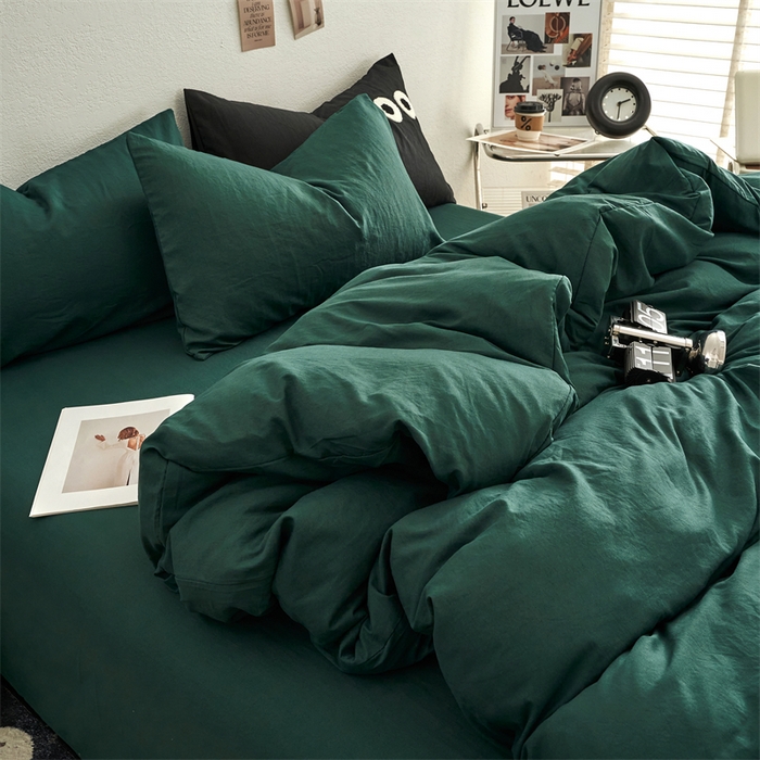 91家纺网 家纺一手货源 找家纺 卡迪熊家纺 2024新款ins风超柔褶皱亲肤磨毛水洗m四件套纯色系列 宝石绿