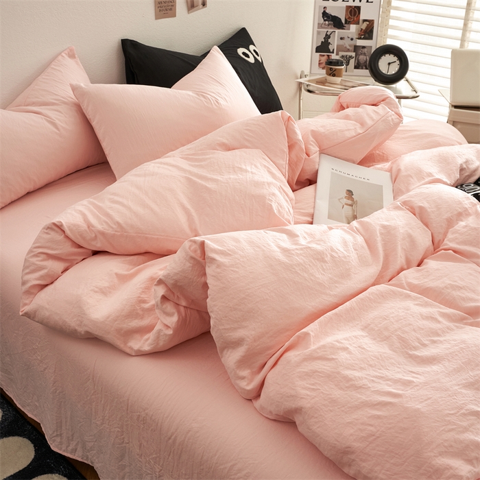 91家纺网 家纺一手货源 找家纺 卡迪熊家纺 2024新款ins风超柔褶皱亲肤磨毛水洗m四件套纯色系列 优雅粉