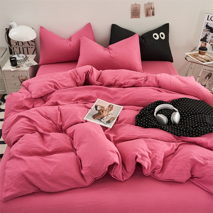 91家纺网 家纺一手货源 找家纺 卡迪熊家纺 2024新款ins风超柔褶皱亲肤磨毛水洗m四件套纯色系列 卡迪玫红