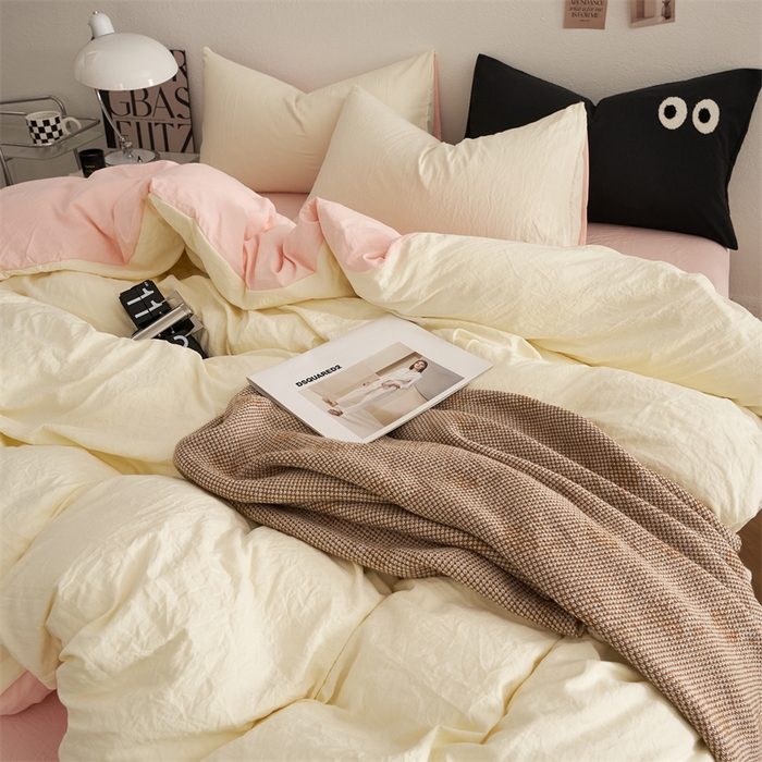 91家纺网 家纺一手货源 找家纺 卡迪熊家纺 2024新款ins风超柔褶皱亲肤磨毛水洗m四件套双拼系列 柠檬粉