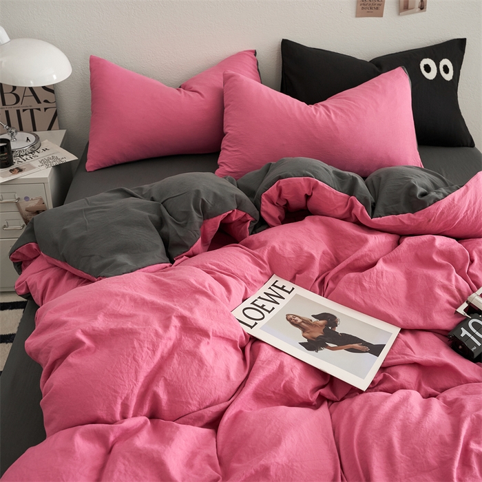 91家纺网 家纺一手货源 找家纺 卡迪熊家纺 2024新款ins风超柔褶皱亲肤磨毛水洗m四件套双拼系列 玫红深灰