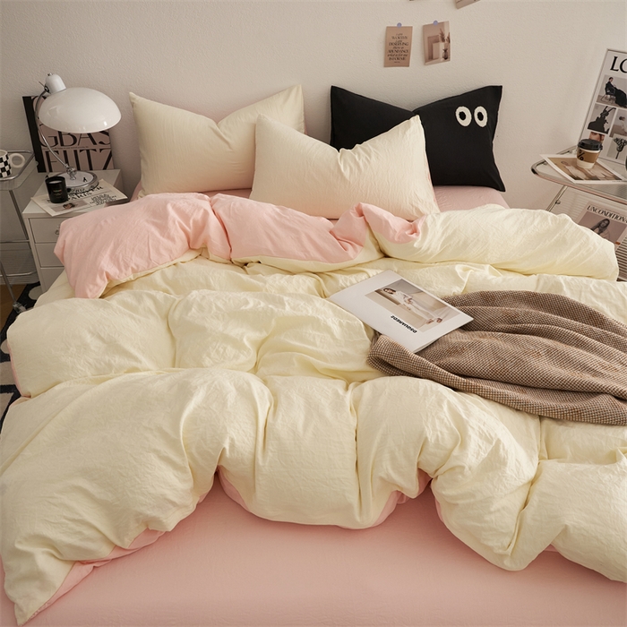 91家纺网 家纺一手货源 找家纺 卡迪熊家纺 2024新款ins风超柔褶皱亲肤磨毛水洗m四件套双拼系列 柠檬粉