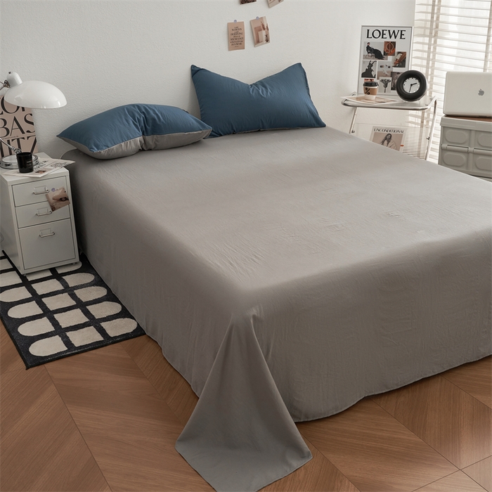 91家纺网 家纺一手货源 找家纺 卡迪熊家纺 2024新款ins风超柔褶皱亲肤磨毛水洗m四件套双拼系列 宝蓝浅灰