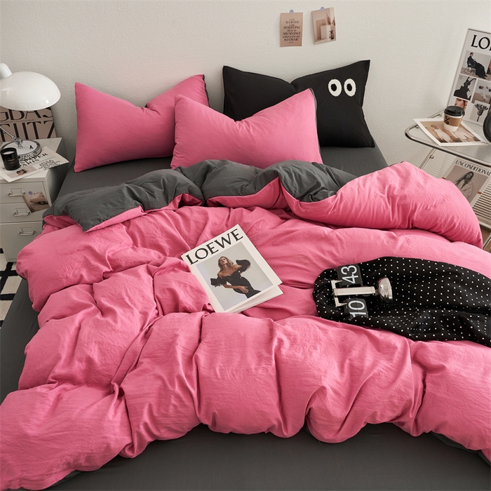 91家纺网 家纺一手货源 找家纺 卡迪熊家纺 2024新款ins风超柔褶皱亲肤磨毛水洗m四件套双拼系列 玫红深灰