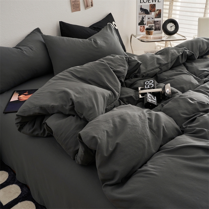 91家纺网 家纺一手货源 找家纺 卡迪熊家纺 2024新款ins风超柔褶皱亲肤磨毛水洗m四件套纯色系列 布鲁灰