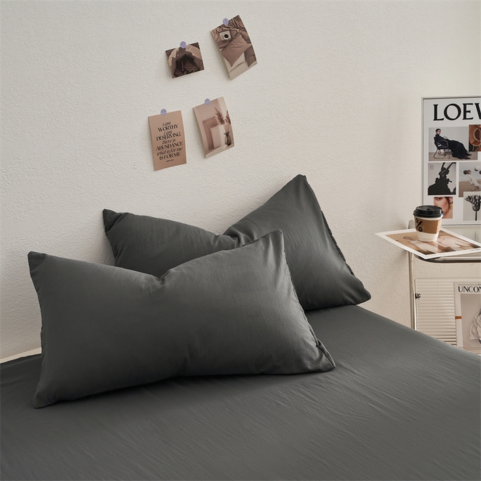 91家纺网 家纺一手货源 找家纺 卡迪熊家纺 2024新款ins风超柔褶皱亲肤磨毛水洗m四件套纯色系列 布鲁灰