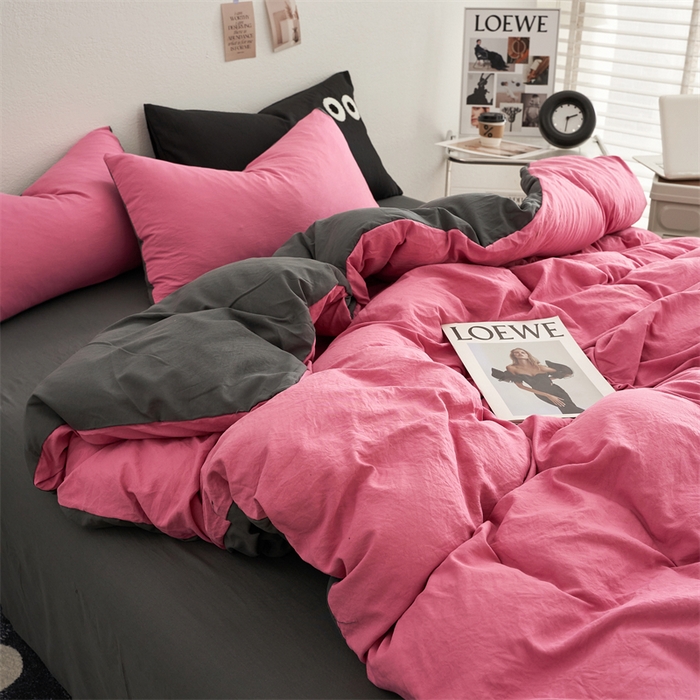 91家纺网 家纺一手货源 找家纺 卡迪熊家纺 2024新款ins风超柔褶皱亲肤磨毛水洗m四件套双拼系列 玫红深灰