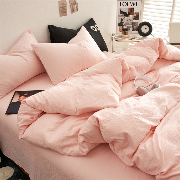 91家纺网 家纺一手货源 找家纺 卡迪熊家纺 2024新款ins风超柔褶皱亲肤磨毛水洗m四件套纯色系列 优雅粉