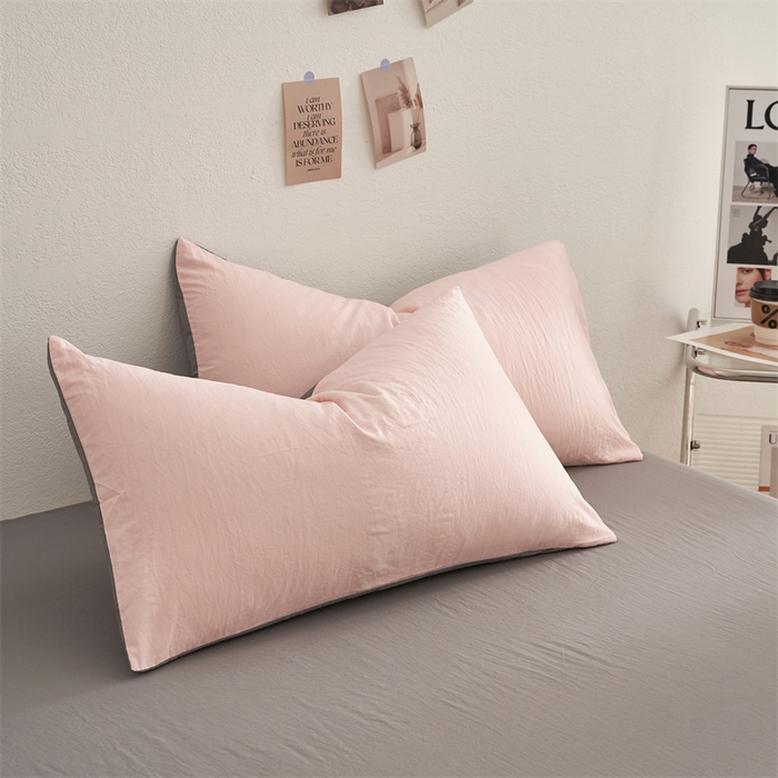 91家纺网 家纺一手货源 找家纺 卡迪熊家纺 2024新款ins风超柔褶皱亲肤磨毛水洗m四件套双拼系列 浅粉灰