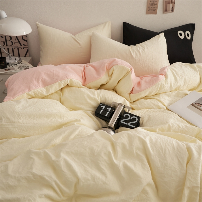 91家纺网 家纺一手货源 找家纺 卡迪熊家纺 2024新款ins风超柔褶皱亲肤磨毛水洗m四件套双拼系列 柠檬粉