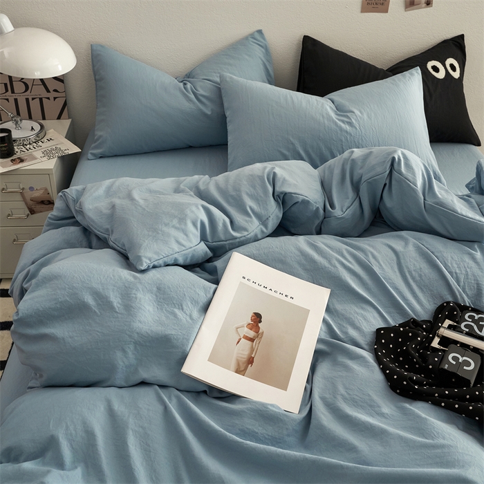 91家纺网 家纺一手货源 找家纺 卡迪熊家纺 2024新款ins风超柔褶皱亲肤磨毛水洗m四件套纯色系列 尼罗蓝