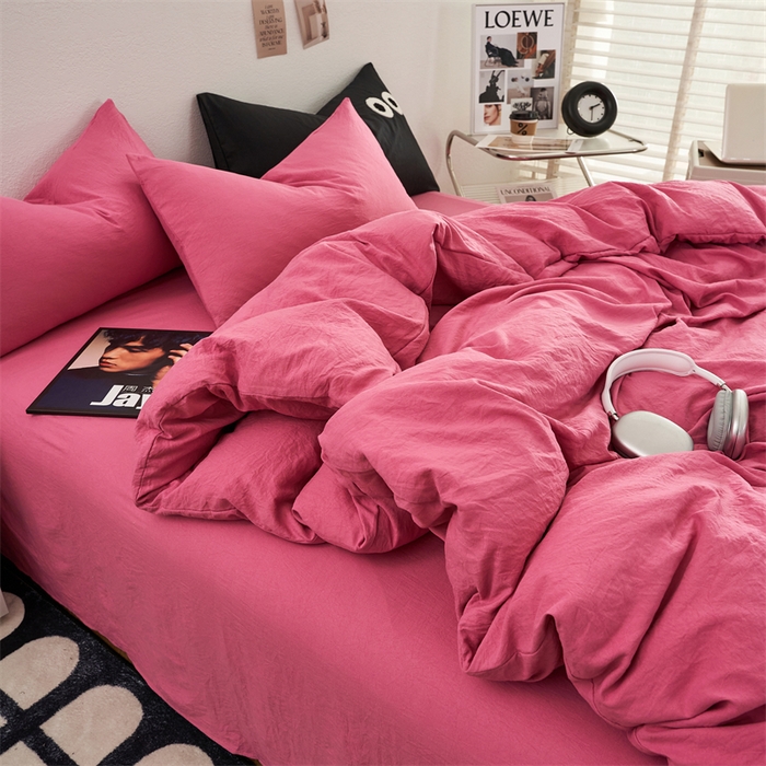 91家纺网 家纺一手货源 找家纺 卡迪熊家纺 2024新款ins风超柔褶皱亲肤磨毛水洗m四件套纯色系列 卡迪玫红