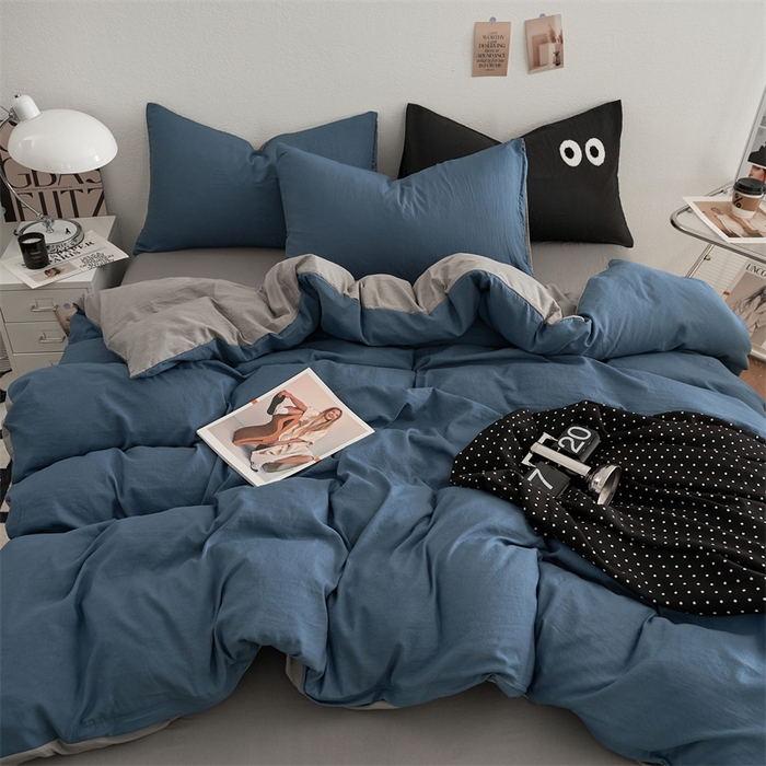 91家纺网 家纺一手货源 找家纺 卡迪熊家纺 2024新款ins风超柔褶皱亲肤磨毛水洗m四件套双拼系列 宝蓝浅灰