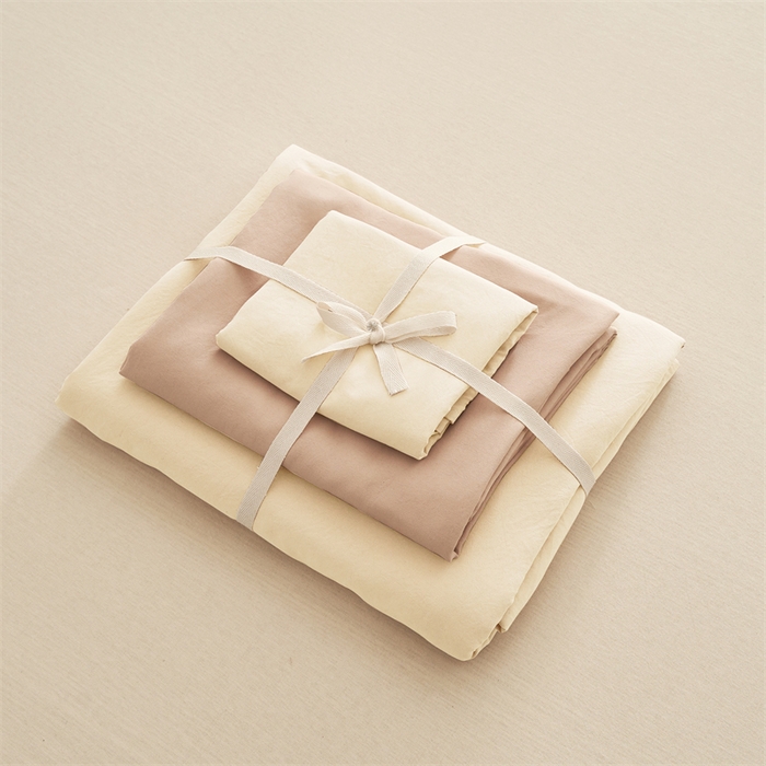 91家纺网 家纺一手货源 找家纺 卡迪熊家纺 2024新款ins风超柔褶皱亲肤磨毛水洗m四件套双拼系列 菊蕊奶黄