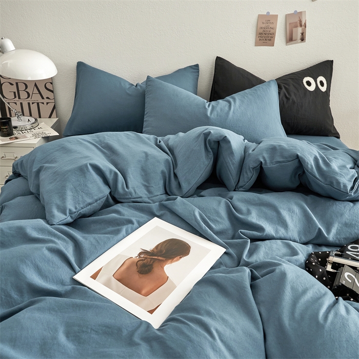 91家纺网 家纺一手货源 找家纺 卡迪熊家纺 2024新款ins风超柔褶皱亲肤磨毛水洗m四件套纯色系列 梵星蓝