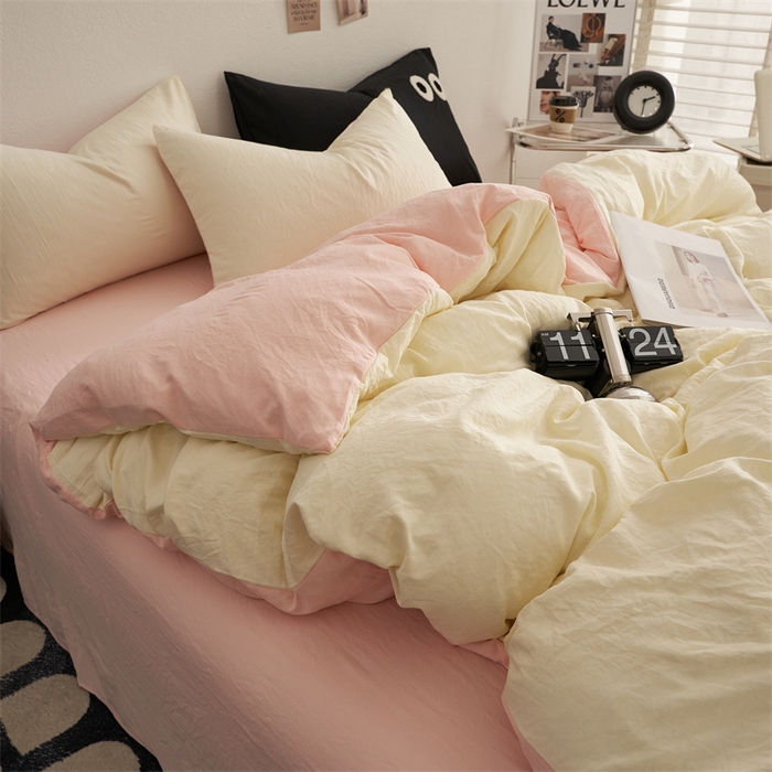 91家纺网 家纺一手货源 找家纺 卡迪熊家纺 2024新款ins风超柔褶皱亲肤磨毛水洗m四件套双拼系列 柠檬粉