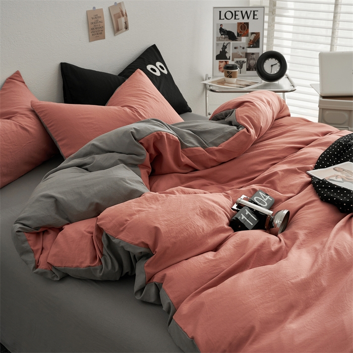 91家纺网 家纺一手货源 找家纺 卡迪熊家纺 2024新款ins风超柔褶皱亲肤磨毛水洗m四件套双拼系列 豆红浅灰