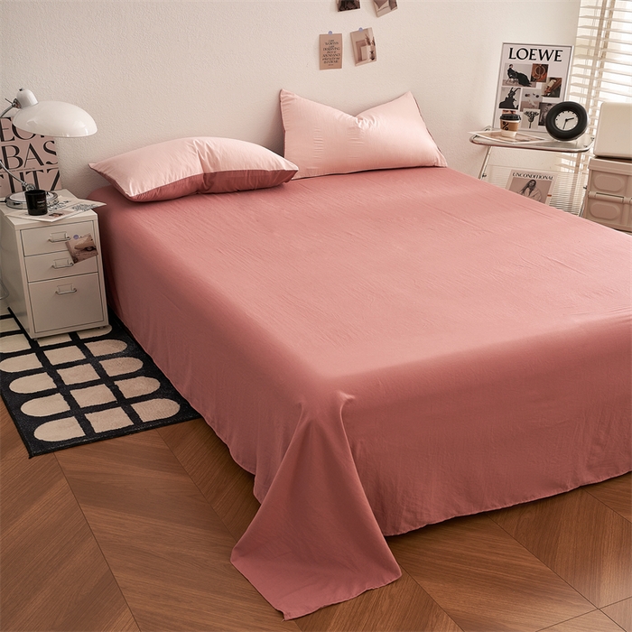 91家纺网 家纺一手货源 找家纺 卡迪熊家纺 2024新款ins风超柔褶皱亲肤磨毛水洗m四件套双拼系列 芭比粉红