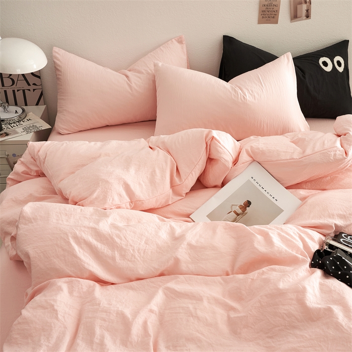 91家纺网 家纺一手货源 找家纺 卡迪熊家纺 2024新款ins风超柔褶皱亲肤磨毛水洗m四件套纯色系列 优雅粉