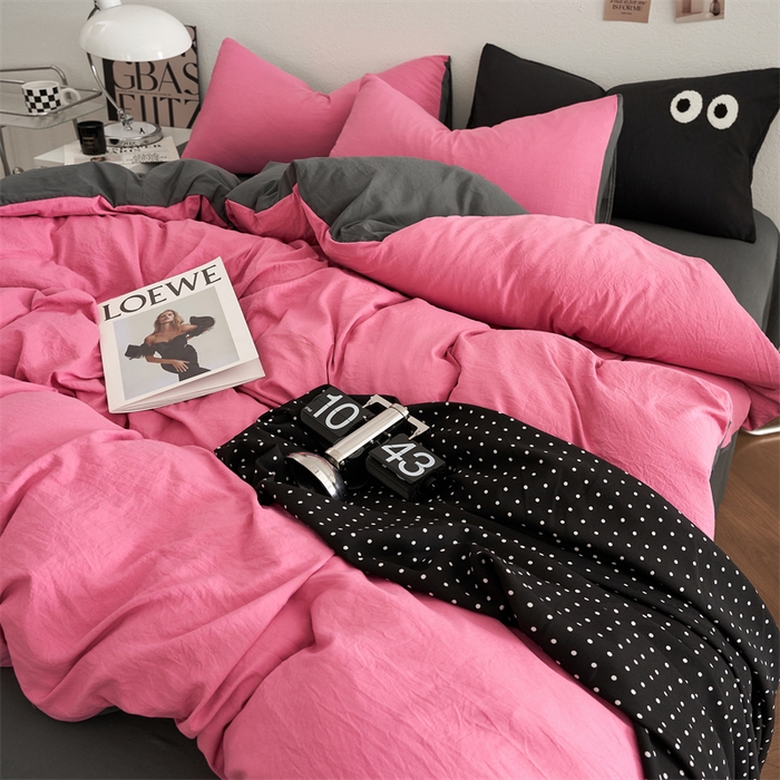 91家纺网 家纺一手货源 找家纺 卡迪熊家纺 2024新款ins风超柔褶皱亲肤磨毛水洗m四件套双拼系列 玫红深灰