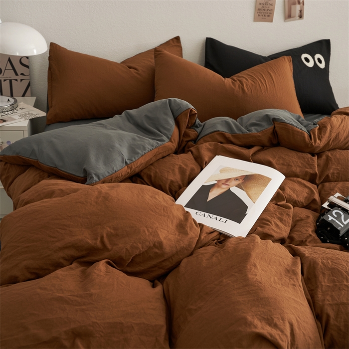 91家纺网 家纺一手货源 找家纺 卡迪熊家纺 2024新款ins风超柔褶皱亲肤磨毛水洗m四件套双拼系列 糖灰